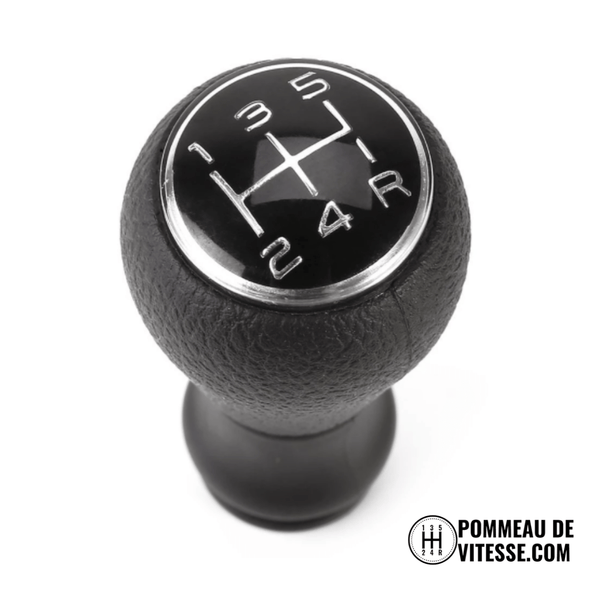 Pommeau de vitesse Citroën C3 à dessus noir cerclé de chrome, grille 5 vitesses vue de dessus
