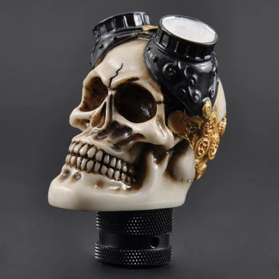 Pommeau de vitesse tête de mort MK3 steampunk, crâne ivoire coiffé de lunettes d'aviateur, profil gauche