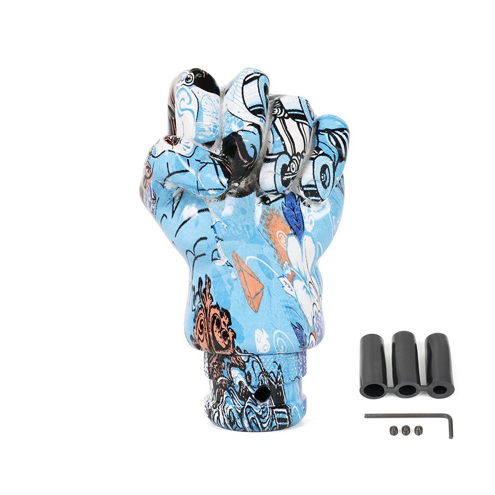 Pommeau de vitesse tuning graffiti en forme de poing fermé, motif bleu et blanc, avec ses trois adaptateurs